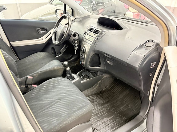 Toyota Yaris 10 of 13