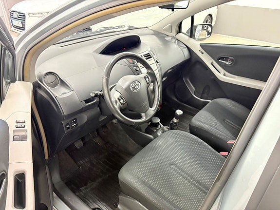 Toyota Yaris 6 of 13
