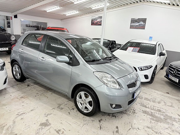 Toyota Yaris 3 of 13