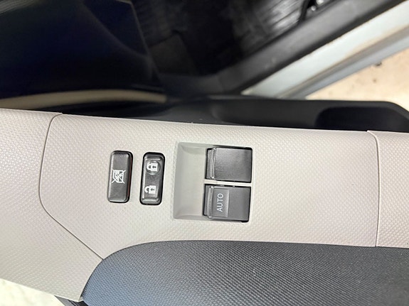 Toyota Yaris 11 of 13
