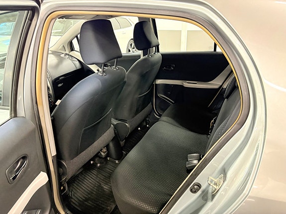 Toyota Yaris 9 of 13