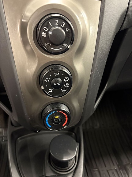 Toyota Yaris 12 of 13