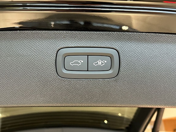 Volvo XC90 10 of 14