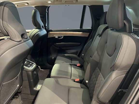 Volvo XC90 7 of 14