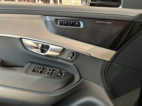 Volvo XC90 14 of 14