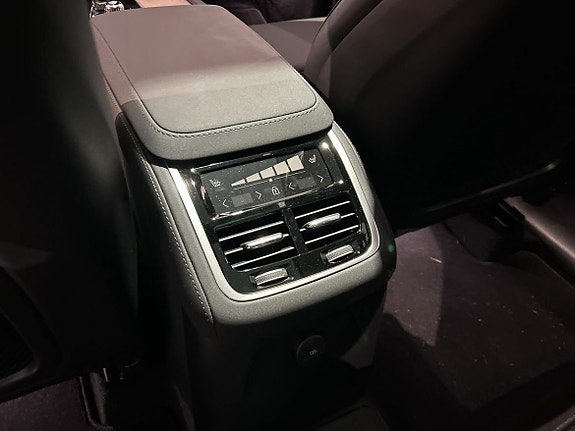 Volvo XC90 11 of 14