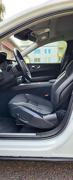 Volvo XC60 9 of 12