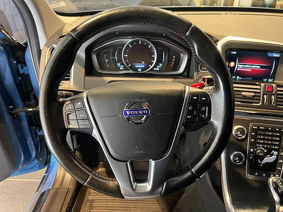 Volvo XC60 11 of 15