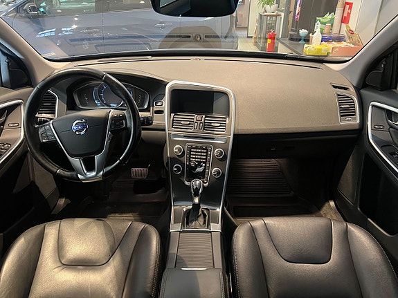 Volvo XC60 7 of 15