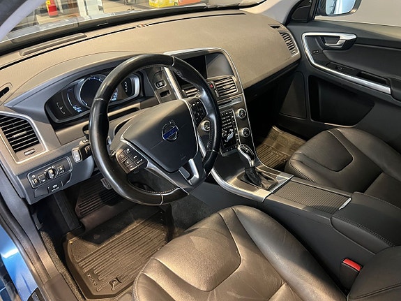 Volvo XC60 8 of 15