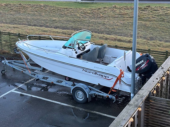 Vi köper din styrpulpetsbåt eller Bowrider! Vi tar putsen! 9 of 9