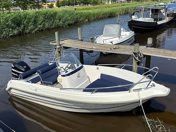 Vi köper din styrpulpetsbåt eller Bowrider! Vi tar putsen! 7 of 9