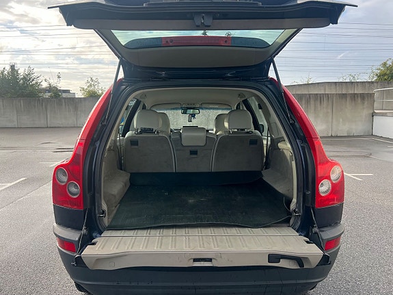 Volvo XC90 5 of 8