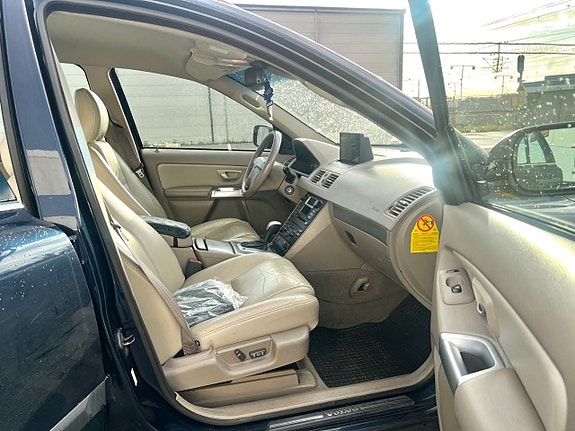 Volvo XC90 7 of 8