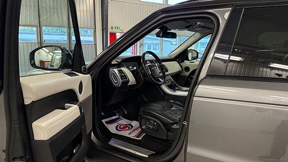 Land Rover Range Rover Sport 10 of 27