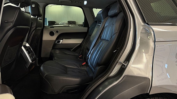 Land Rover Range Rover Sport 24 of 27