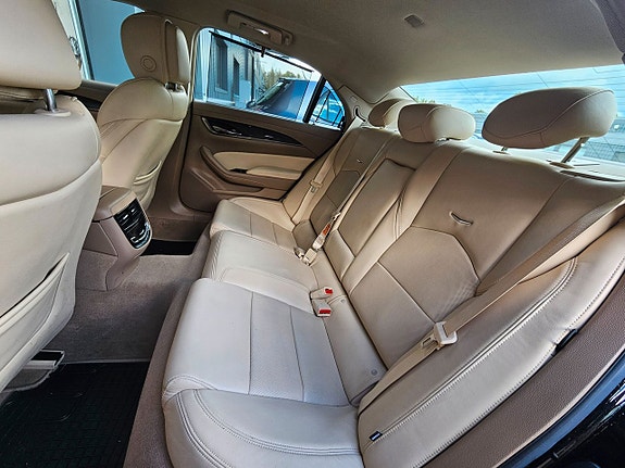 Cadillac CTS 13 of 20