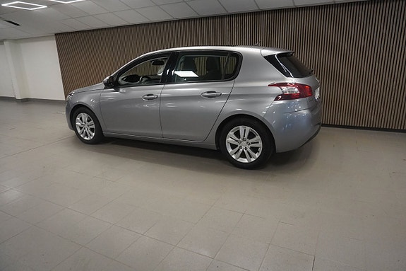 Peugeot 308 4 of 5