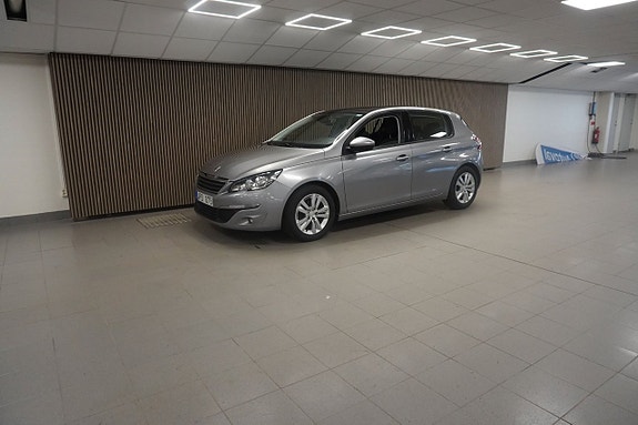 Peugeot 308 2 of 5