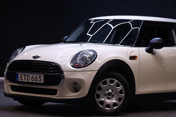 MINI One 3 of 5