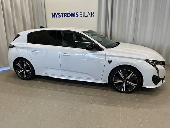 Peugeot 308 2 of 5