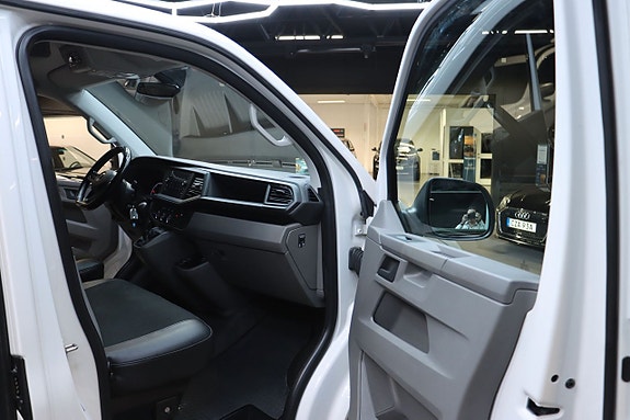 Volkswagen Transporter 12 of 23