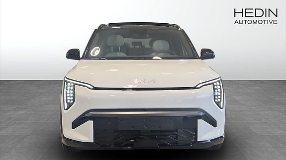 Kia EV3 2 of 12