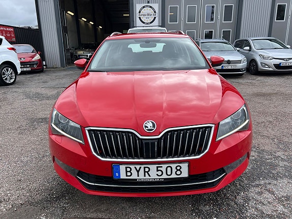 Skoda Superb 2 of 5