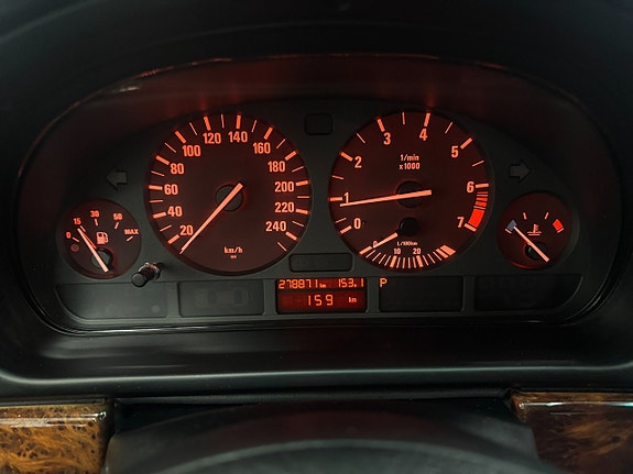 BMW 528 9 of 21