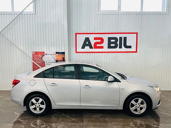 Chevrolet Cruze 3 of 5