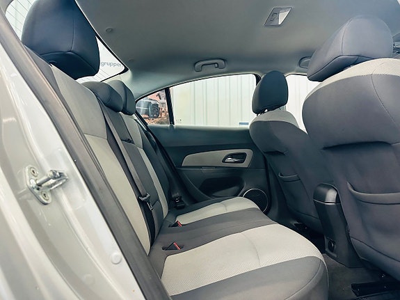 Chevrolet Cruze 13 of 21