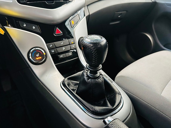 Chevrolet Cruze 20 of 21