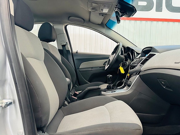 Chevrolet Cruze 9 of 21