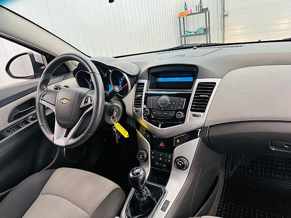 Chevrolet Cruze 11 of 21