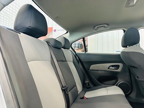 Chevrolet Cruze 12 of 21