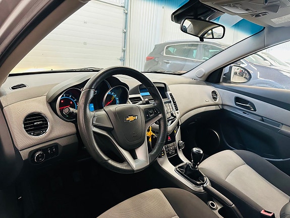 Chevrolet Cruze 15 of 21