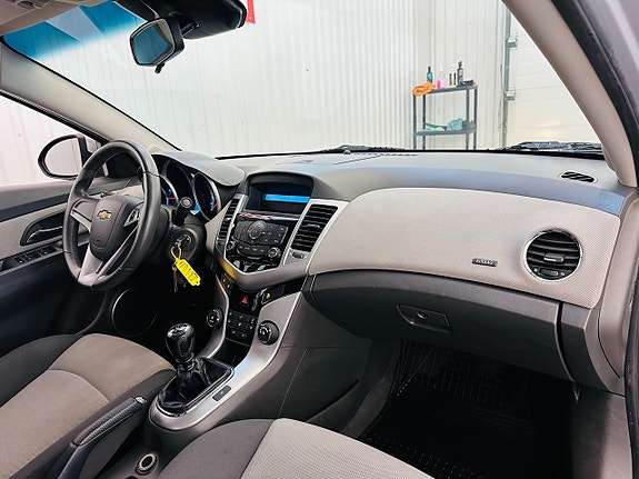 Chevrolet Cruze 10 of 21