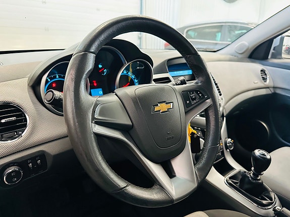 Chevrolet Cruze 16 of 21