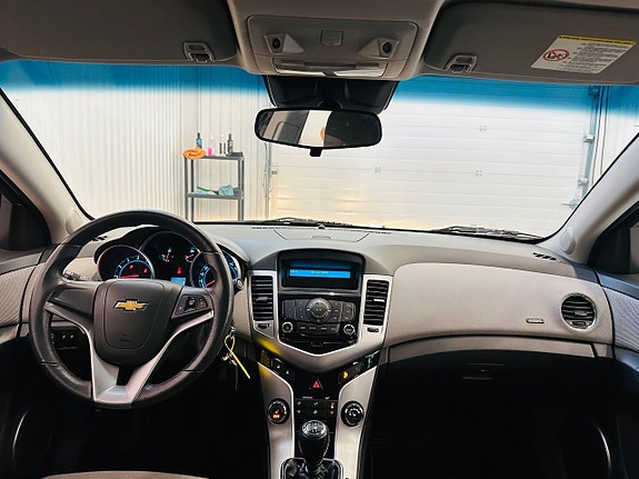 Chevrolet Cruze 14 of 21