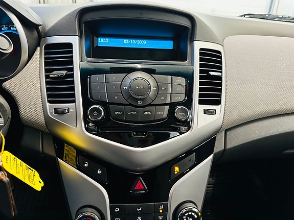 Chevrolet Cruze 19 of 21