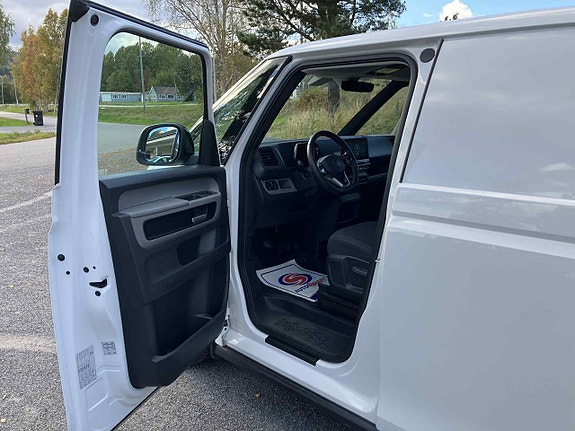 Volkswagen ID. Buzz 7 of 12