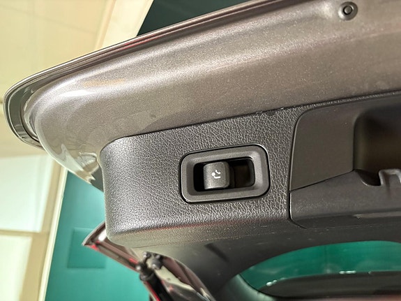 Mercedes-Benz GLB200 16 of 17