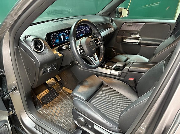 Mercedes-Benz GLB200 4 of 17