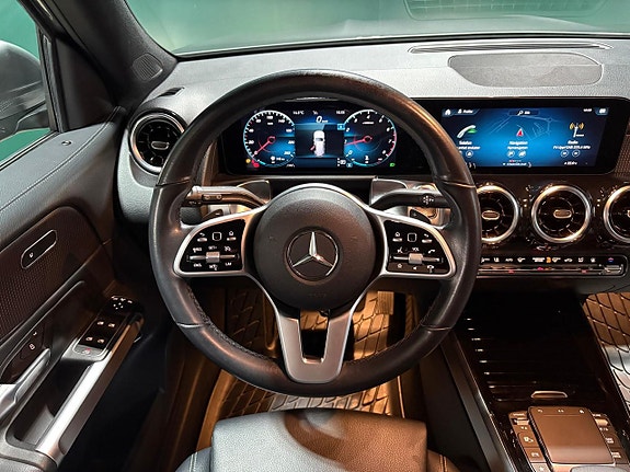 Mercedes-Benz GLB200 5 of 17