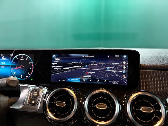 Mercedes-Benz GLB200 12 of 17