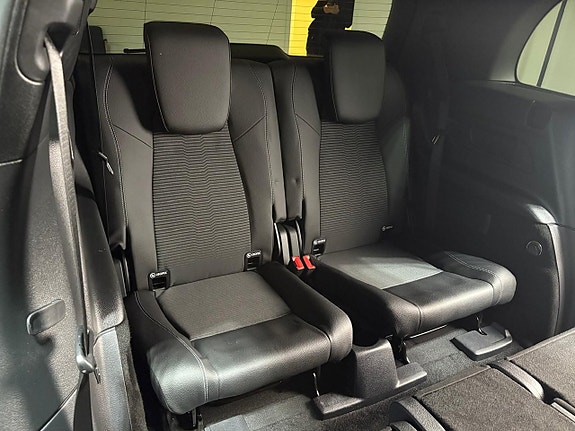 Mercedes-Benz GLB200 15 of 17