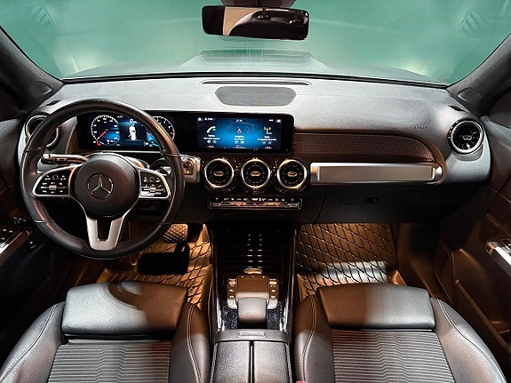 Mercedes-Benz GLB200 6 of 17
