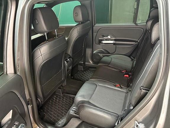 Mercedes-Benz GLB200 14 of 17
