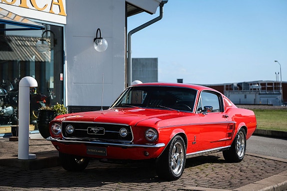 Ford Mustang 4 of 21