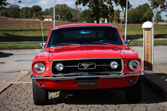 Ford Mustang 3 of 21